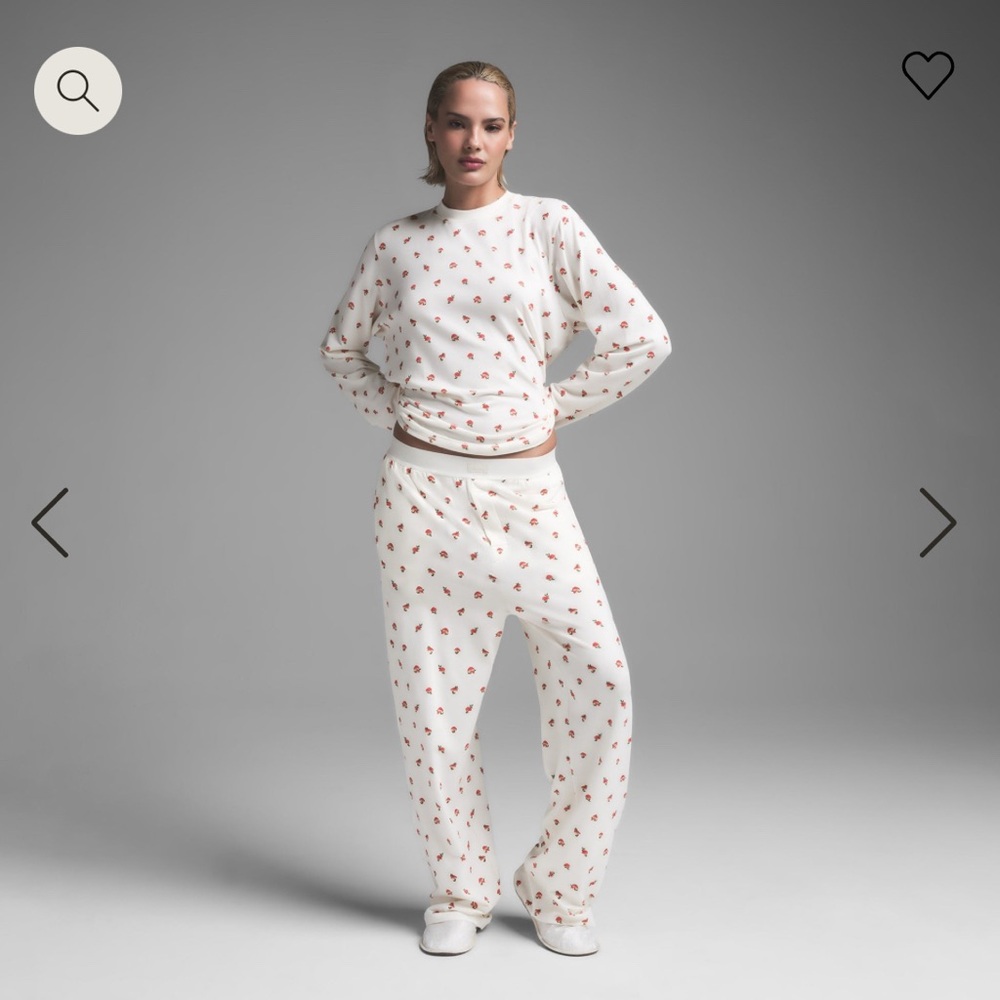 Skims boyfriend long sleeve and pant set size small in marble mushroom 🍄 print